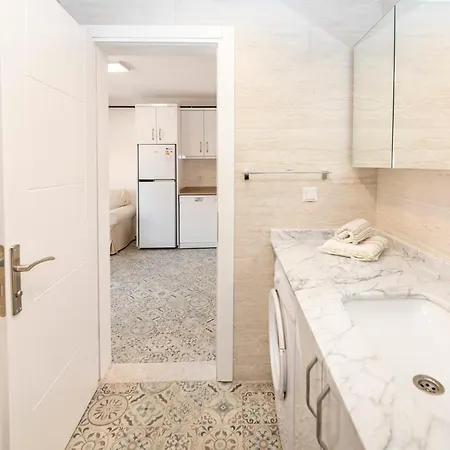Fully Equipped 1 Bedroom With Central Location In